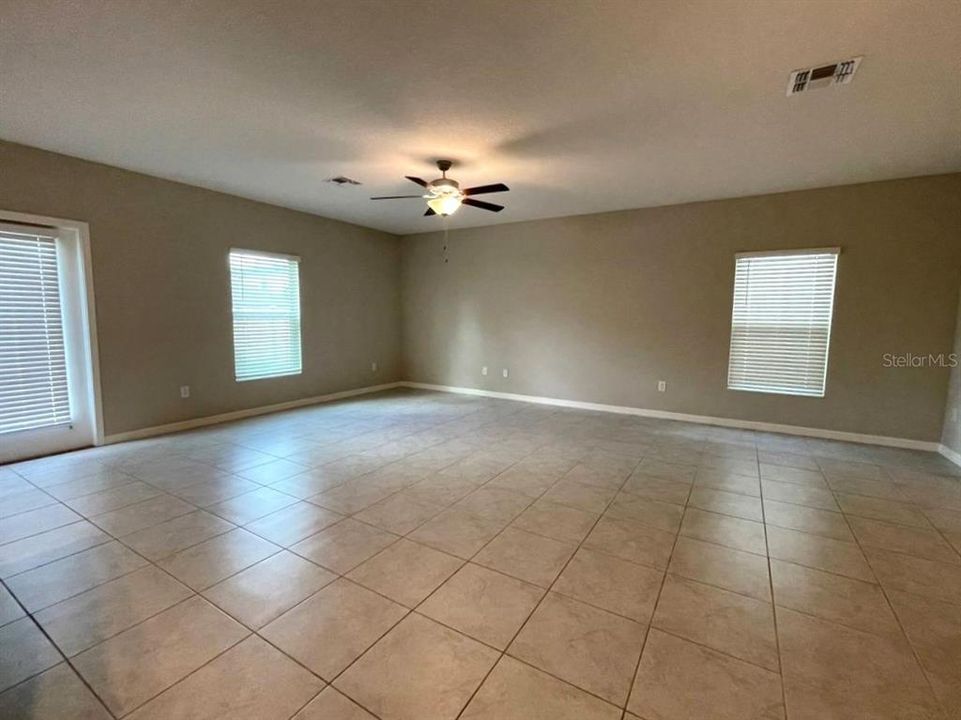 For Rent: $2,750 (5 beds, 2 baths, 2264 Square Feet)