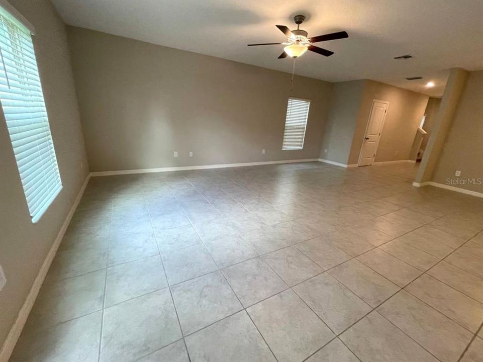 For Rent: $2,750 (5 beds, 2 baths, 2264 Square Feet)