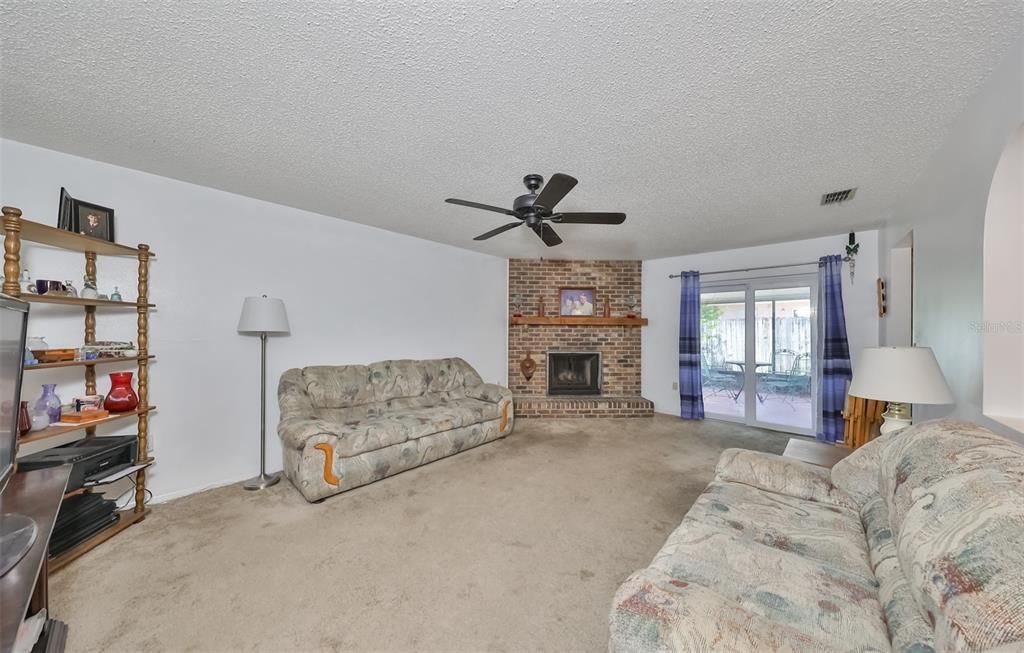 Active With Contract: $349,900 (3 beds, 2 baths, 1355 Square Feet)