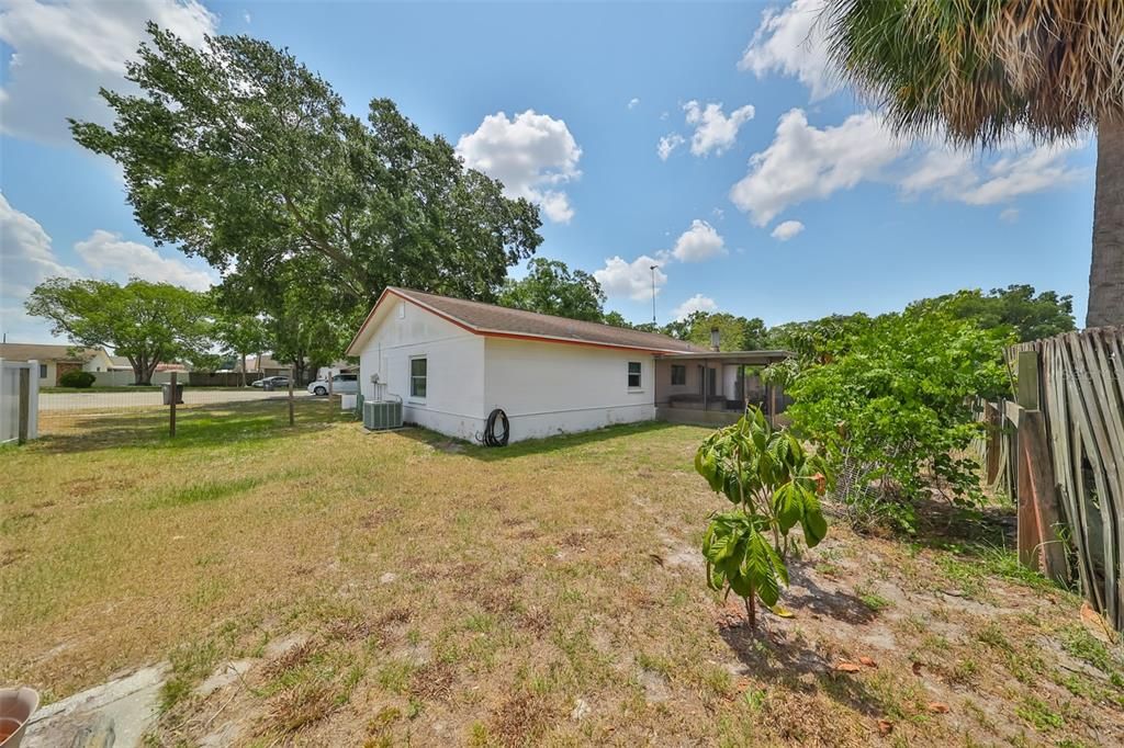 Active With Contract: $349,900 (3 beds, 2 baths, 1355 Square Feet)