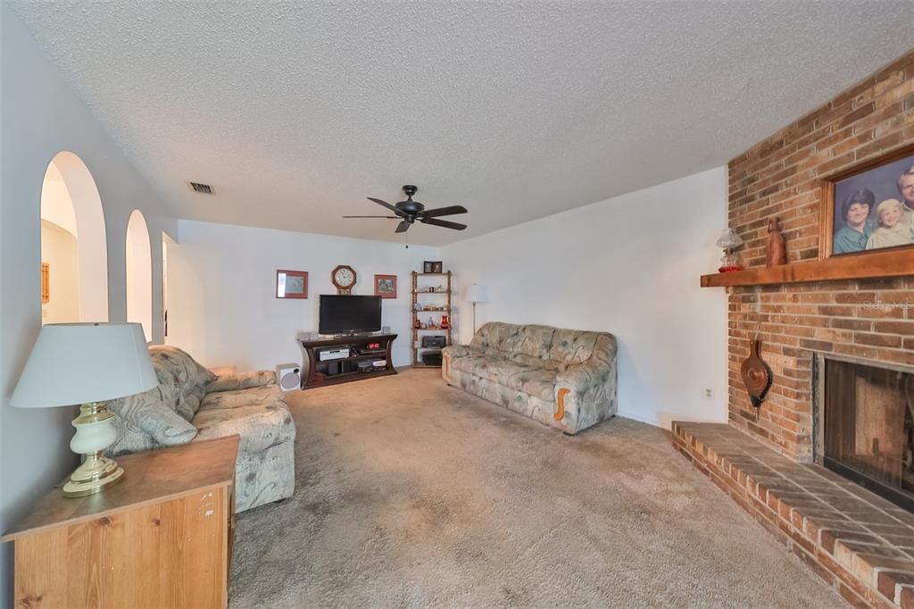 Active With Contract: $349,900 (3 beds, 2 baths, 1355 Square Feet)