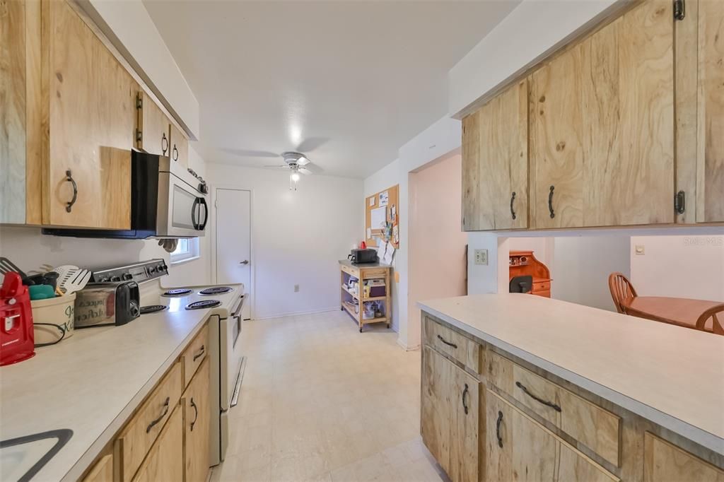 Active With Contract: $349,900 (3 beds, 2 baths, 1355 Square Feet)