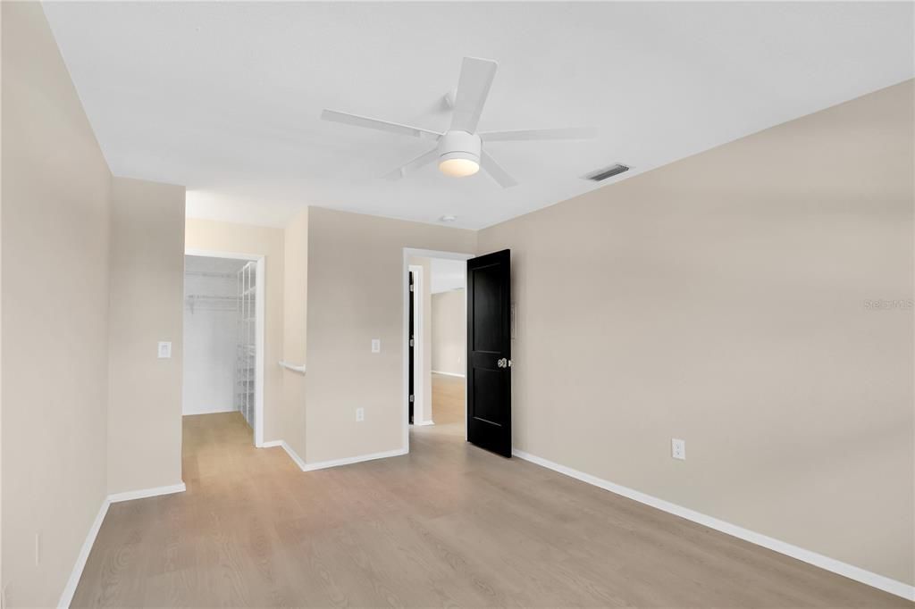 For Sale: $295,000 (1 beds, 1 baths, 957 Square Feet)