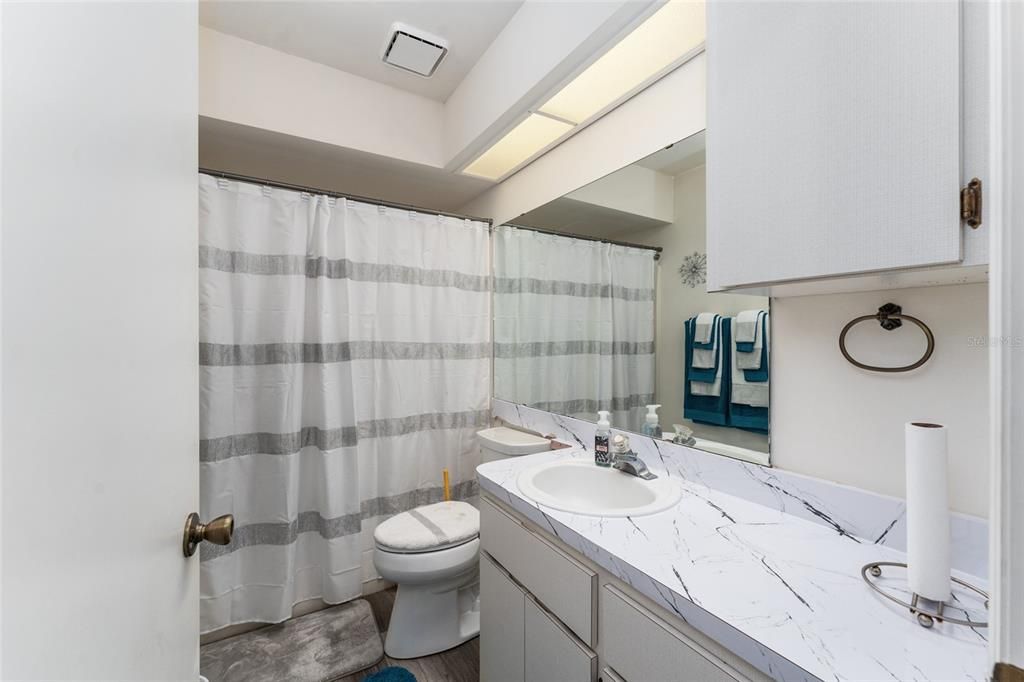 For Sale: $224,900 (2 beds, 2 baths, 1014 Square Feet)