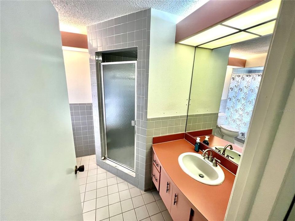 合同活跃: $1,750 (2 贝兹, 2 浴室, 1225 平方英尺)
