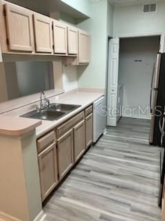 Active With Contract: $191,000 (2 beds, 1 baths, 868 Square Feet)