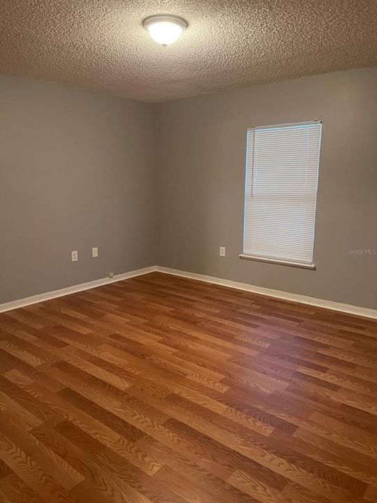 For Rent: $2,450 (4 beds, 2 baths, 1944 Square Feet)