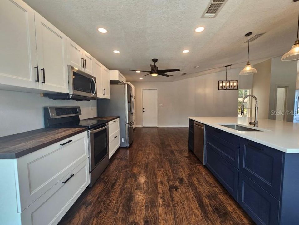 For Rent: $2,850 (3 beds, 2 baths, 1576 Square Feet)