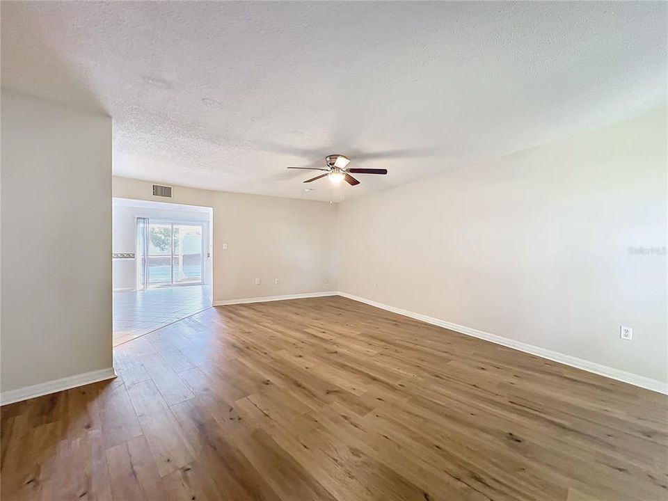 For Sale: $169,500 (2 beds, 1 baths, 1324 Square Feet)