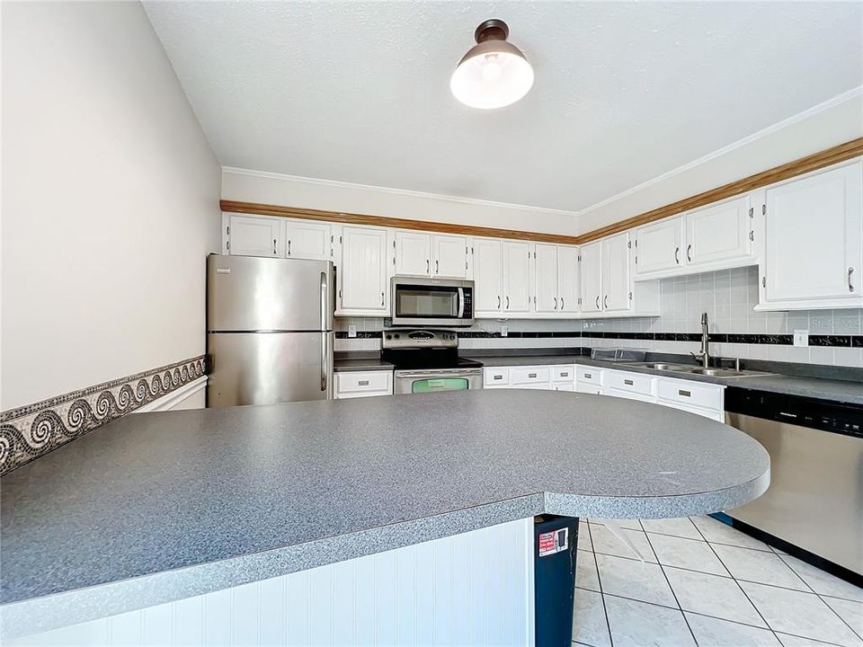 For Sale: $169,500 (2 beds, 1 baths, 1324 Square Feet)