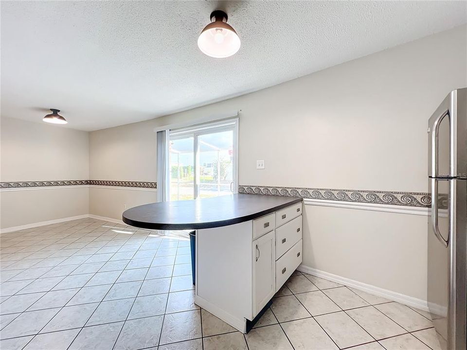 For Sale: $169,500 (2 beds, 1 baths, 1324 Square Feet)