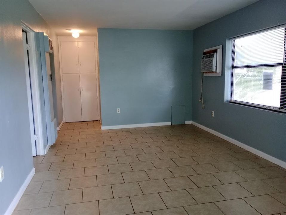 For Rent: $1,300 (1 beds, 1 baths, 800 Square Feet)