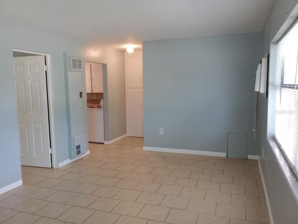 For Rent: $1,300 (1 beds, 1 baths, 800 Square Feet)