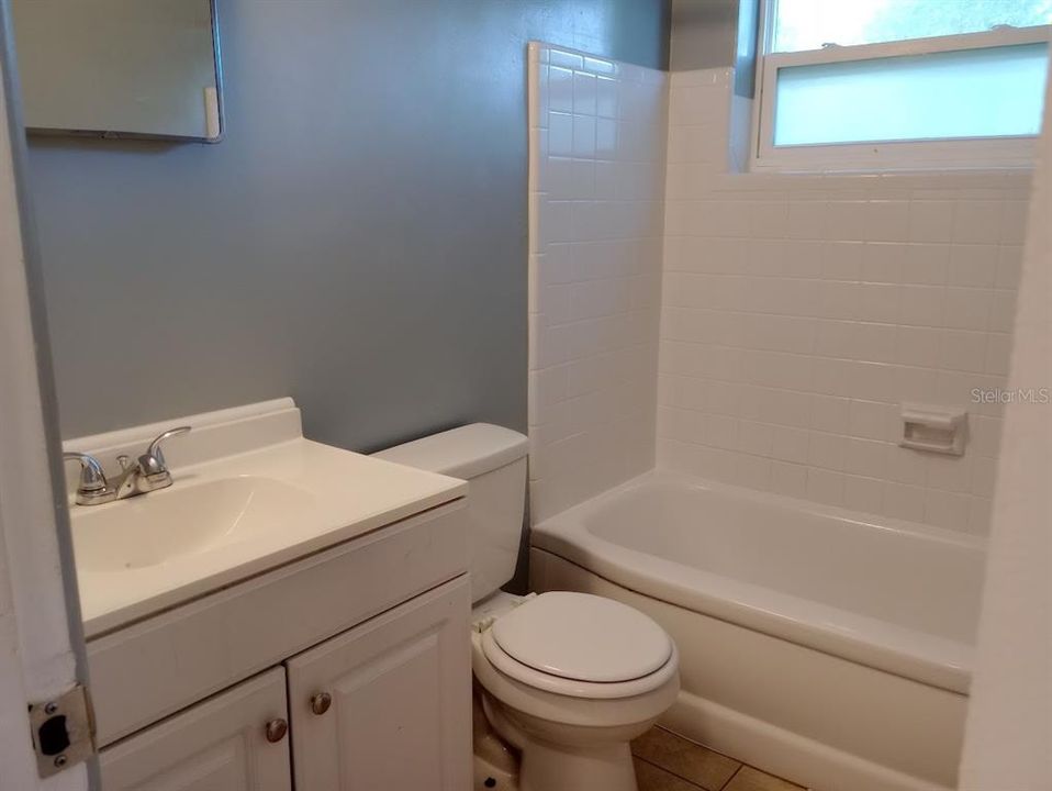 For Rent: $1,300 (1 beds, 1 baths, 800 Square Feet)