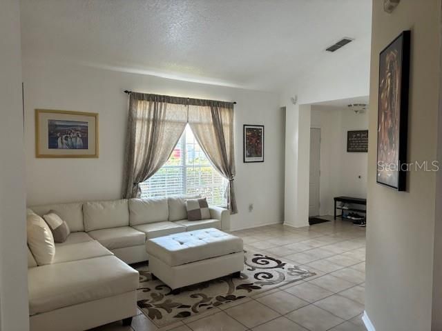 For Sale: $365,000 (3 beds, 2 baths, 1900 Square Feet)