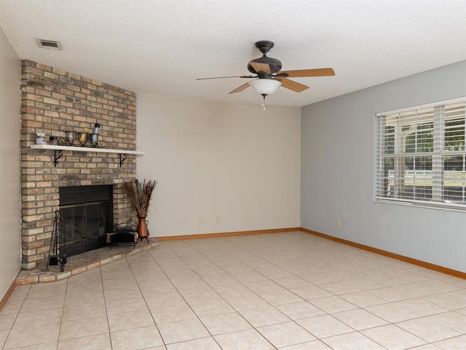 For Sale: $375,000 (3 beds, 2 baths, 2215 Square Feet)