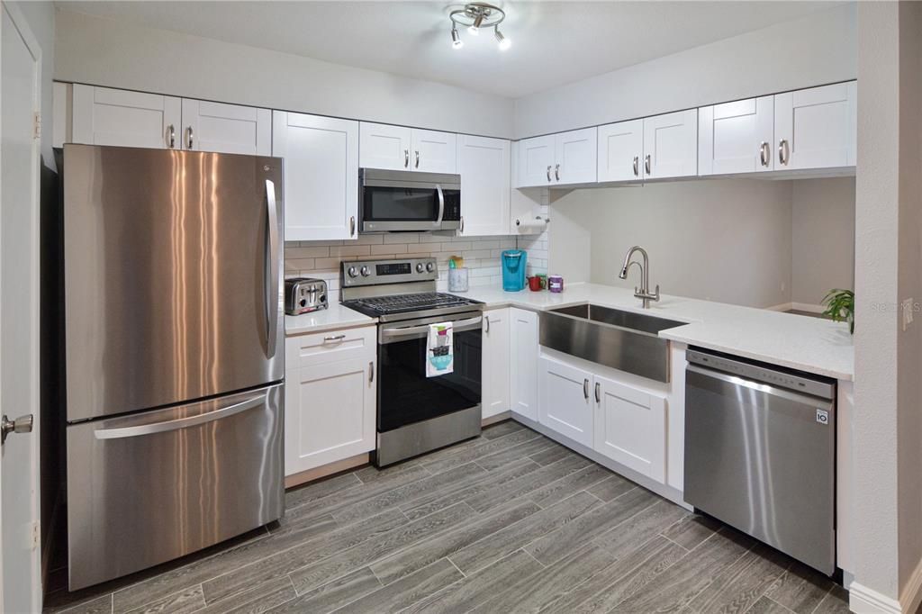 Active With Contract: $274,900 (3 beds, 2 baths, 1330 Square Feet)