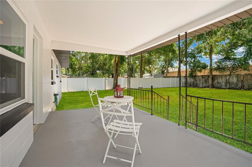 Active With Contract: $284,000 (2 beds, 1 baths, 1018 Square Feet)