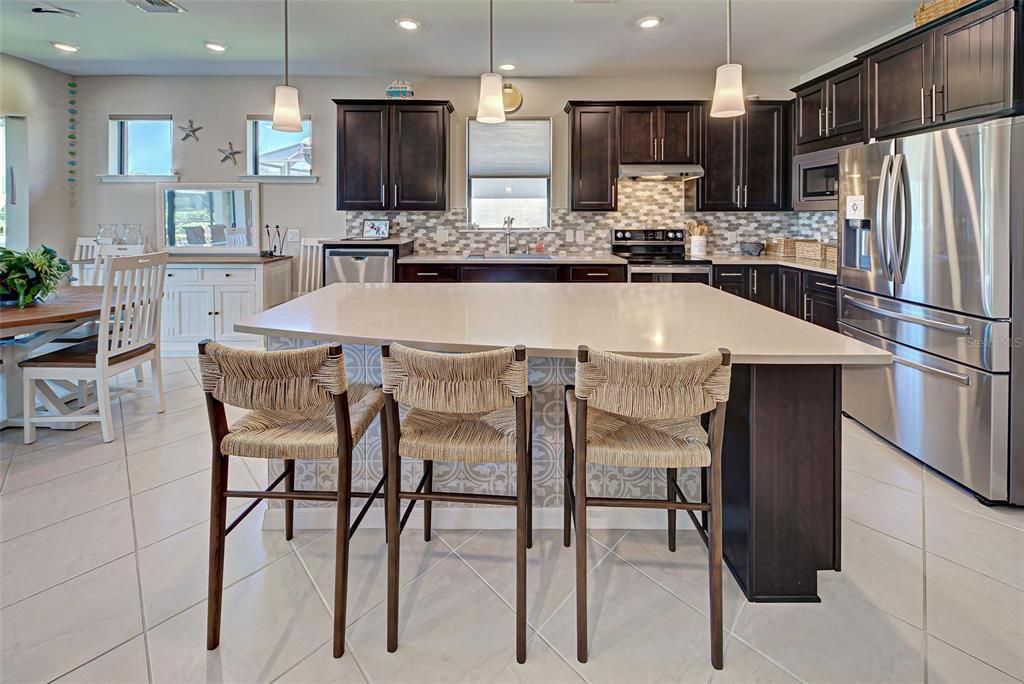 Beautiful Bright Kitchen with upgraded design and appliances