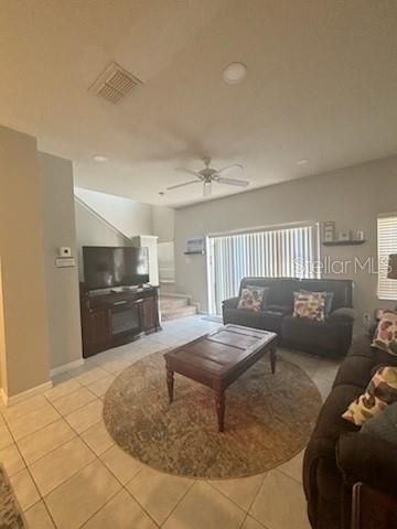 For Rent: $2,175 (3 beds, 2 baths, 1295 Square Feet)