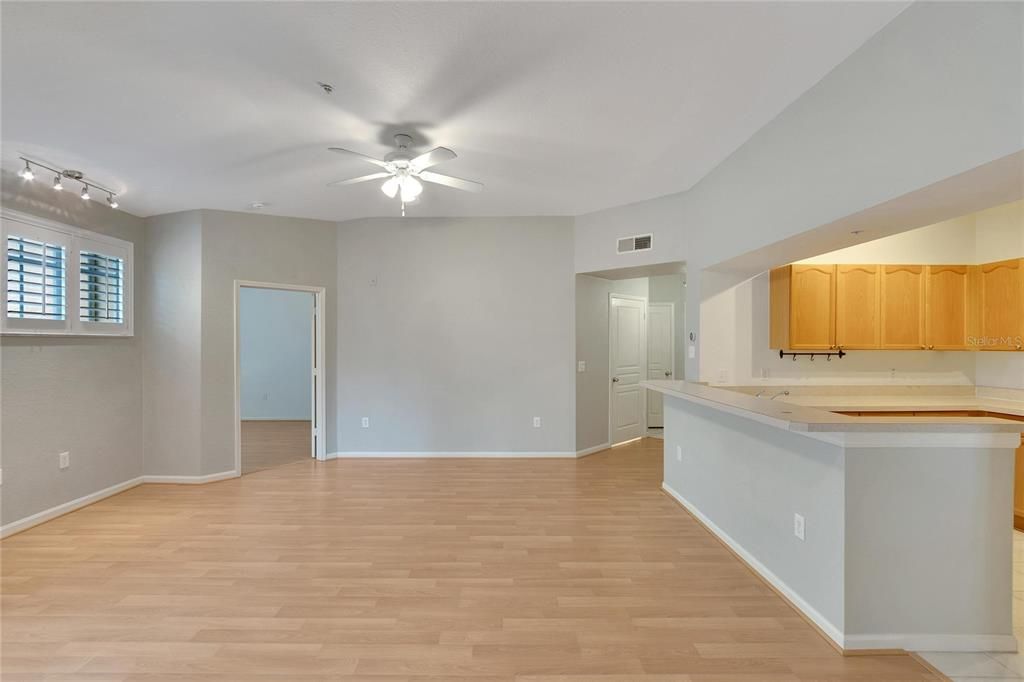 For Rent: $1,500 (1 beds, 1 baths, 851 Square Feet)