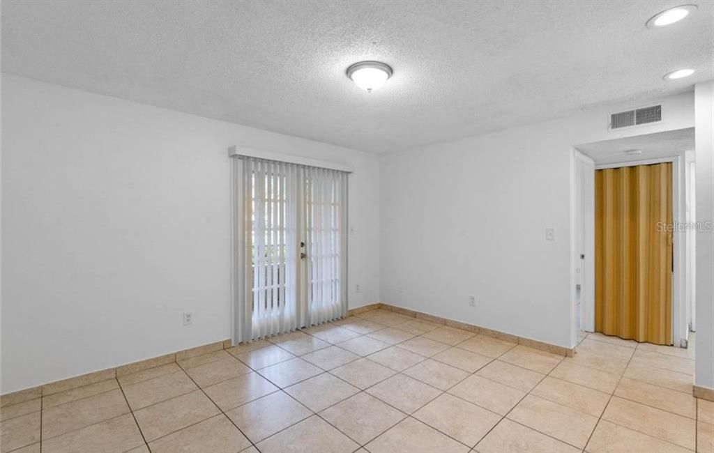 Recently Sold: $151,000 (1 beds, 1 baths, 700 Square Feet)