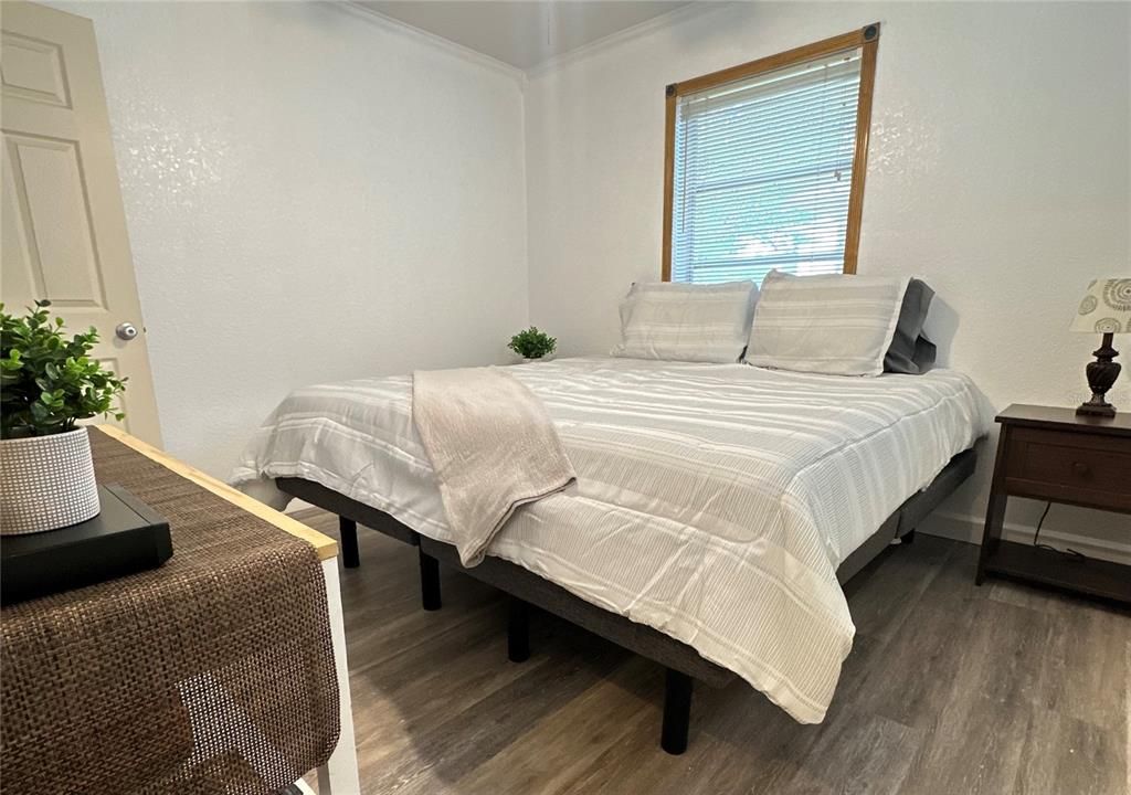 Active With Contract: $170,000 (1 beds, 1 baths, 621 Square Feet)