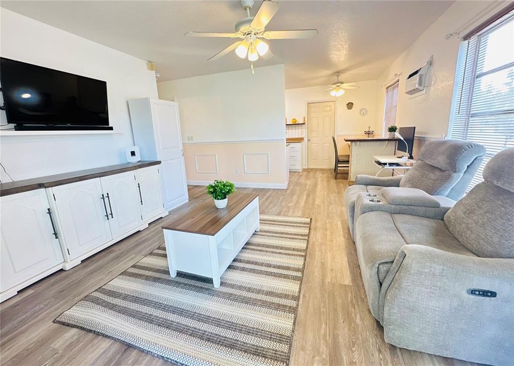 Active With Contract: $170,000 (1 beds, 1 baths, 621 Square Feet)