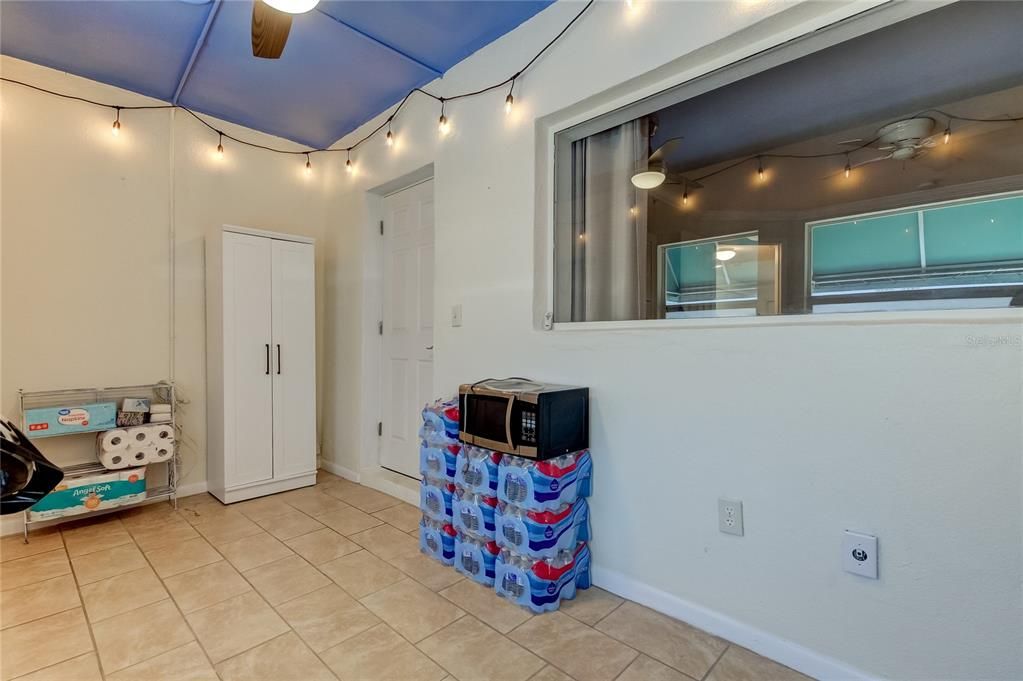 For Sale: $100,000 (1 beds, 1 baths, 660 Square Feet)