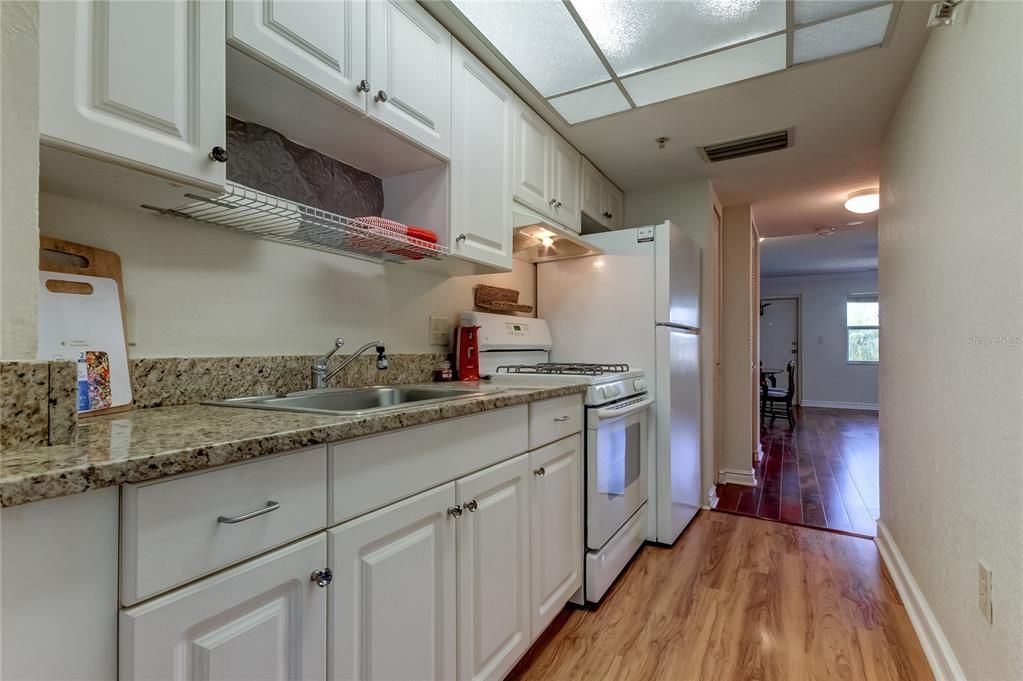 For Sale: $100,000 (1 beds, 1 baths, 660 Square Feet)