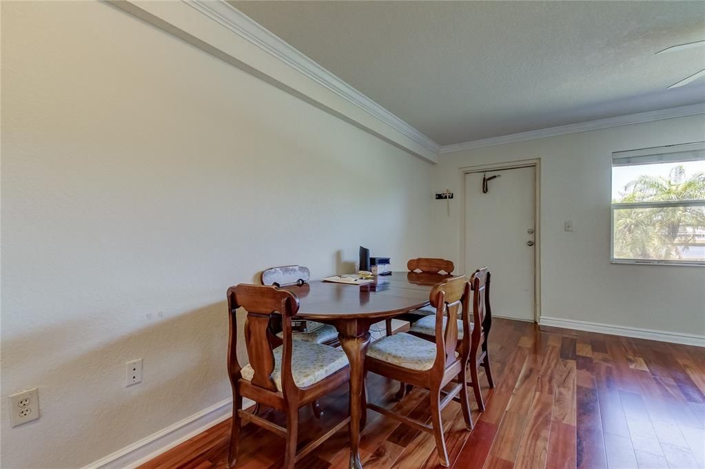 For Sale: $100,000 (1 beds, 1 baths, 660 Square Feet)