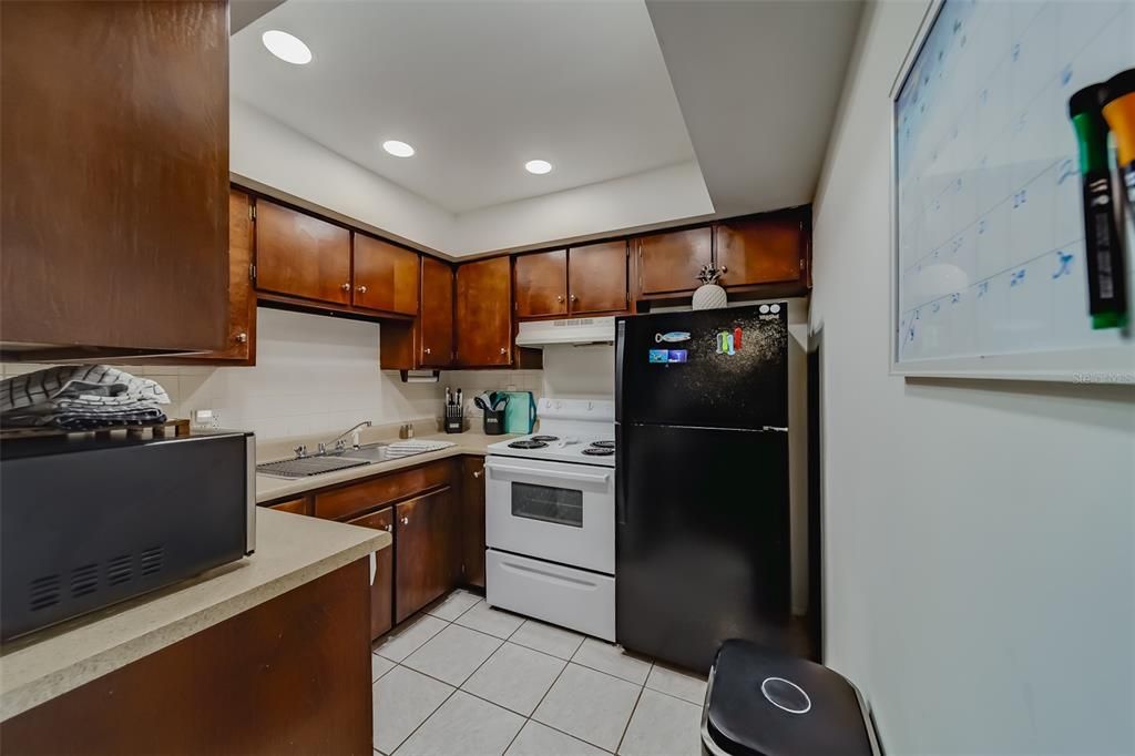 For Sale: $140,000 (1 beds, 1 baths, 720 Square Feet)