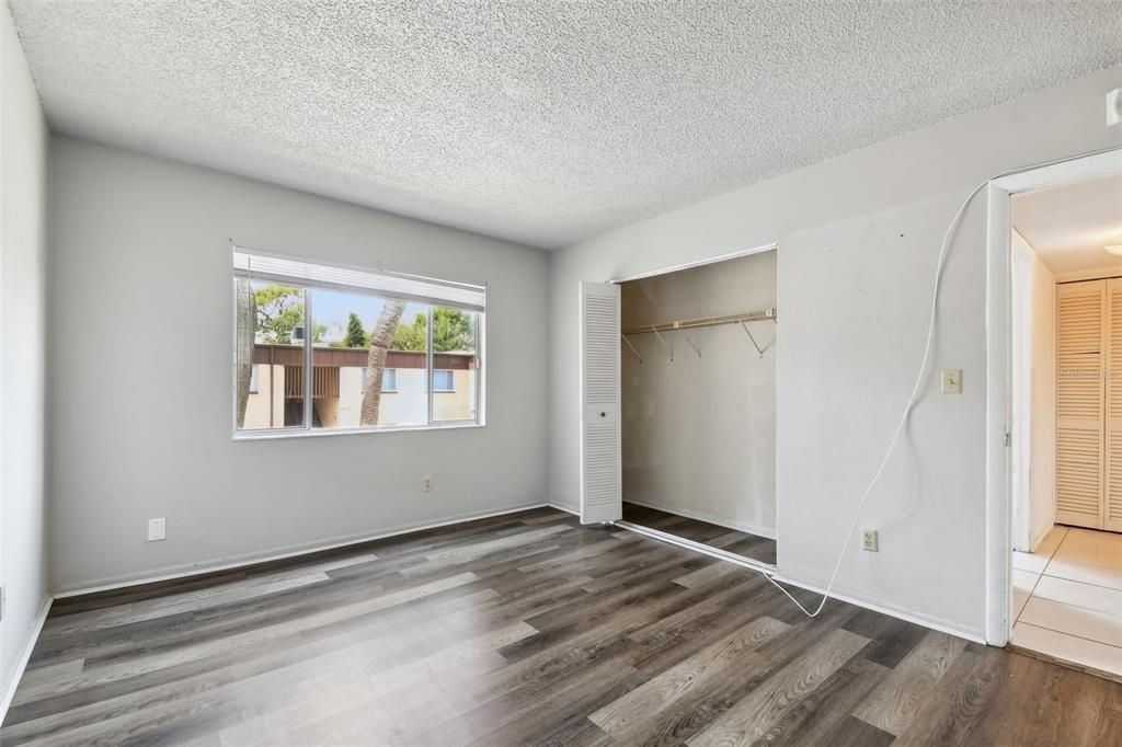 Active With Contract: $209,900 (3 beds, 2 baths, 1140 Square Feet)