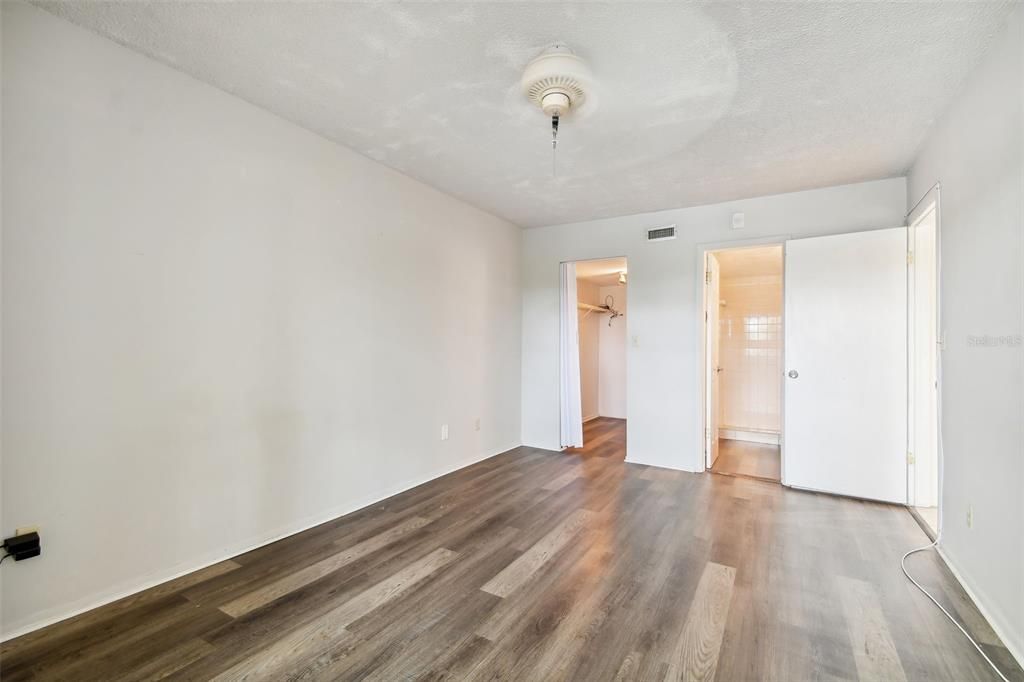 Active With Contract: $209,900 (3 beds, 2 baths, 1140 Square Feet)