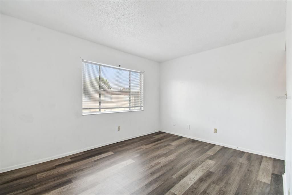 Active With Contract: $209,900 (3 beds, 2 baths, 1140 Square Feet)