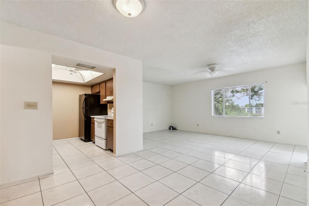 Active With Contract: $209,900 (3 beds, 2 baths, 1140 Square Feet)