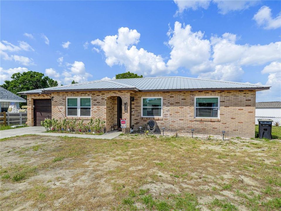 For Sale: $249,900 (3 beds, 2 baths, 1079 Square Feet)