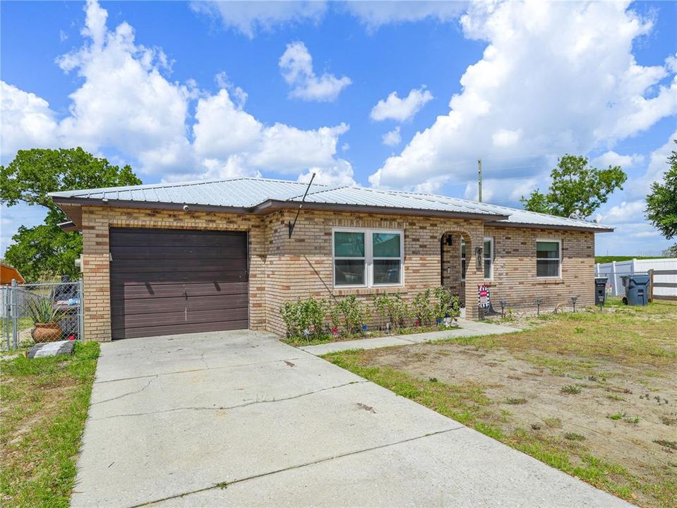 For Sale: $259,999 (3 beds, 2 baths, 1079 Square Feet)