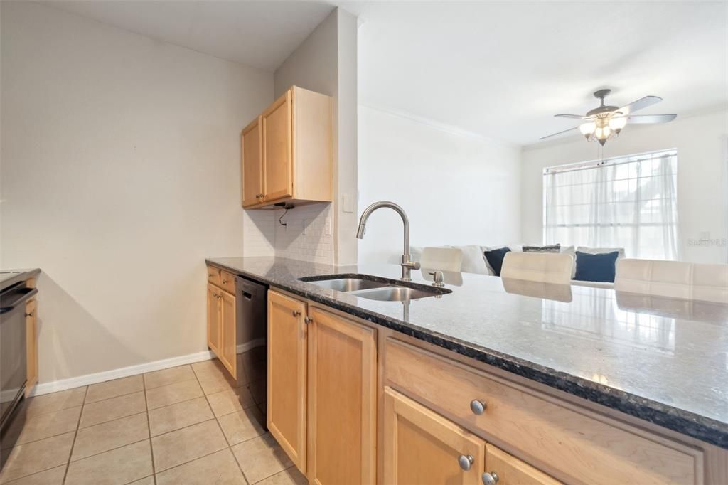 For Sale: $218,000 (1 beds, 1 baths, 780 Square Feet)