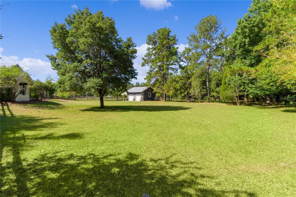 For Sale: $1,100,000 (3 beds, 2 baths, 2600 Square Feet)