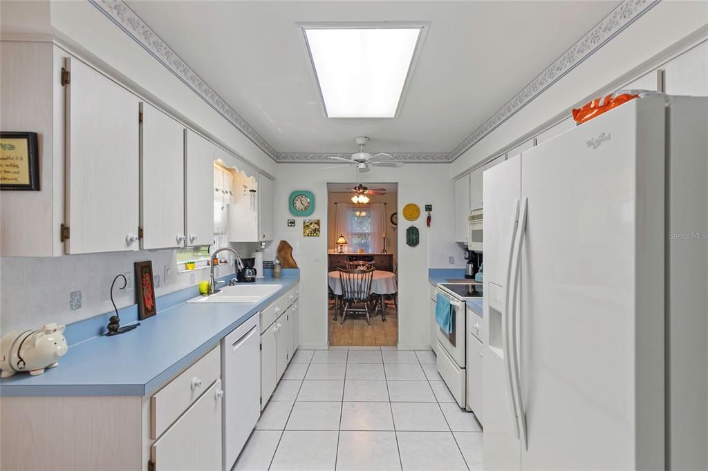 For Sale: $265,000 (2 beds, 2 baths, 1438 Square Feet)