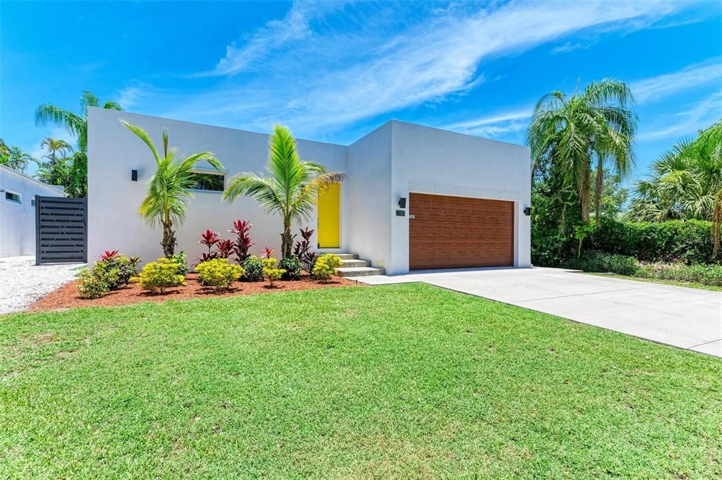 For Sale: $1,099,000 (3 beds, 2 baths, 1925 Square Feet)