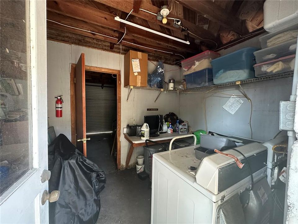 Garage - utility room