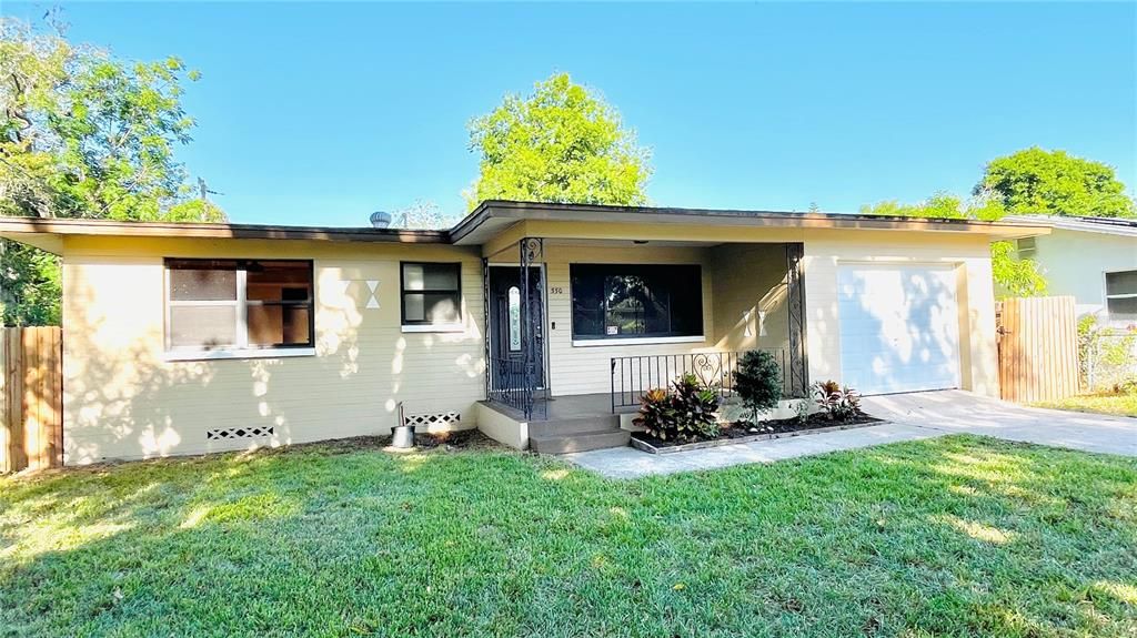 Active With Contract: $199,900 (2 beds, 2 baths, 1059 Square Feet)