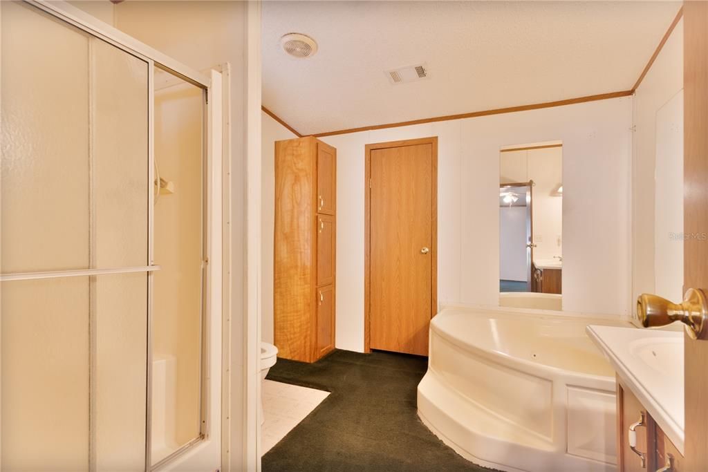 待售: $340,000 (4 贝兹, 2 浴室, 2280 平方英尺)