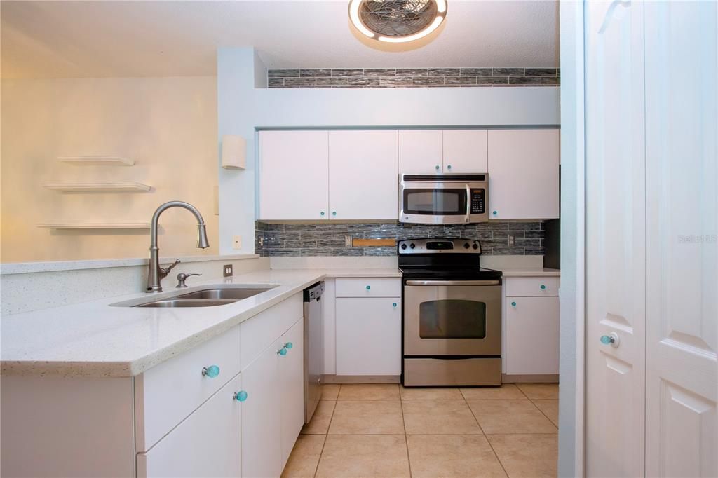 For Rent: $2,000 (2 beds, 2 baths, 1081 Square Feet)