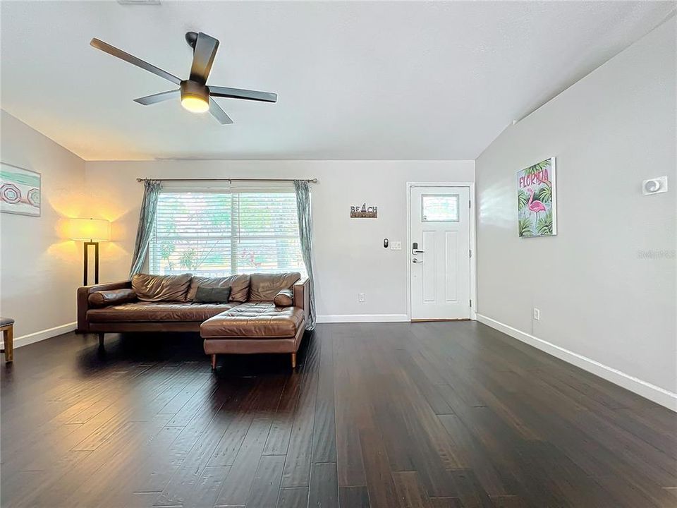 For Sale: $475,000 (3 beds, 2 baths, 1952 Square Feet)