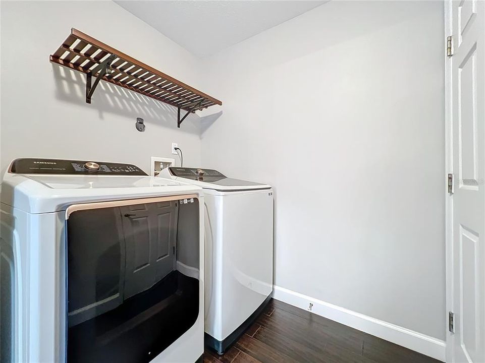 For Sale: $475,000 (3 beds, 2 baths, 1952 Square Feet)