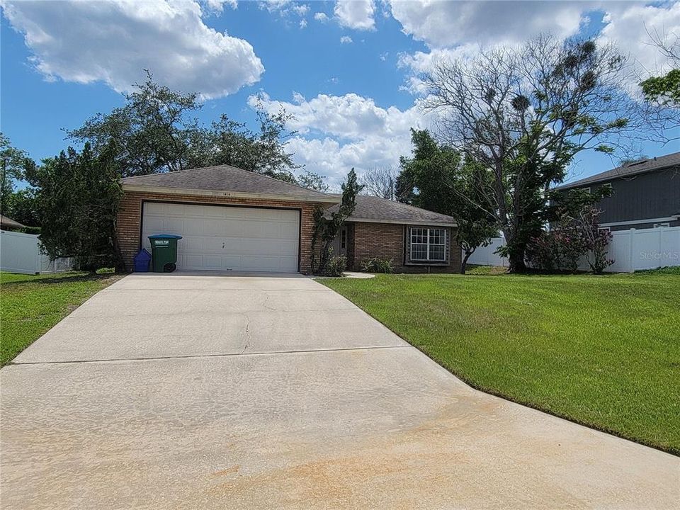 For Sale: $274,900 (3 beds, 2 baths, 1048 Square Feet)