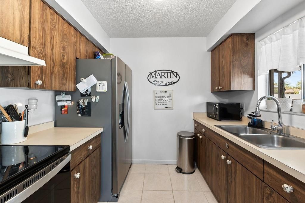 Active With Contract: $234,900 (2 beds, 1 baths, 900 Square Feet)